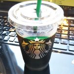 スタバのドリップコーヒーは濃い。だからアイスで飲む